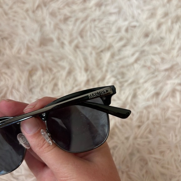 Kenneth Cole Reaction Black Driving Semi Rimless Sunglasses Unisex - Picture 3 of 3